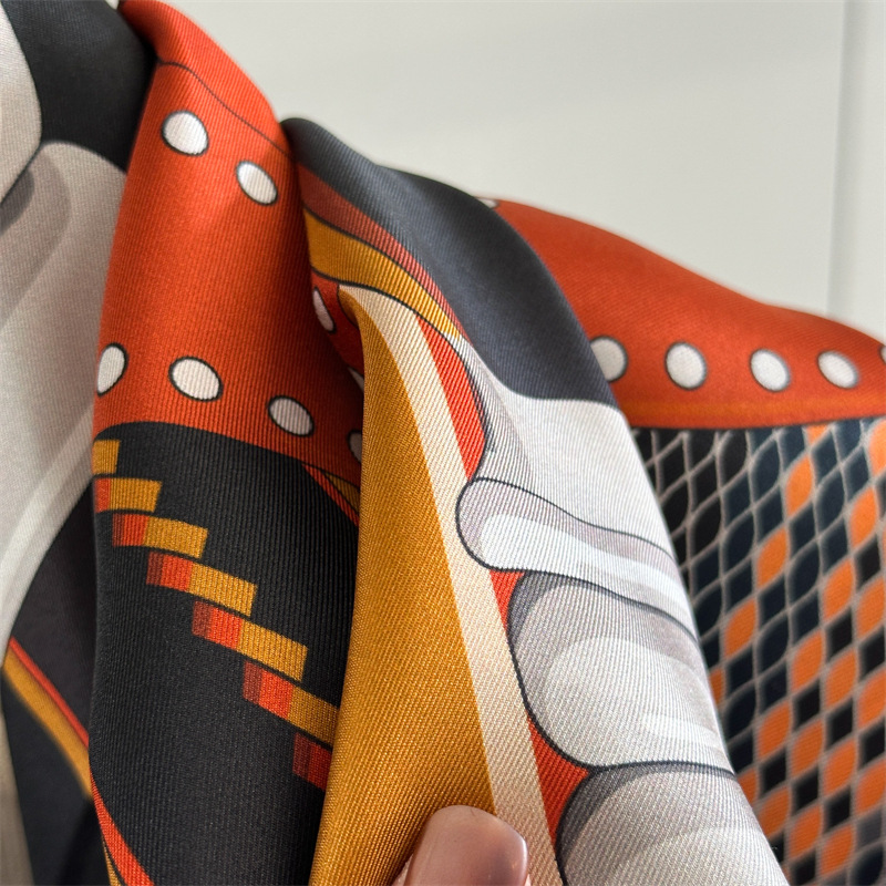 Saddle Print Silk Scarf Luxury - đánh giá và giá Travel Accessories Designer