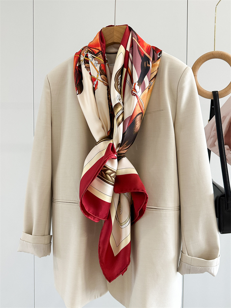 Horse Silk Scarf Luxury Design - đánh giá và giá Travel Accessories Designer