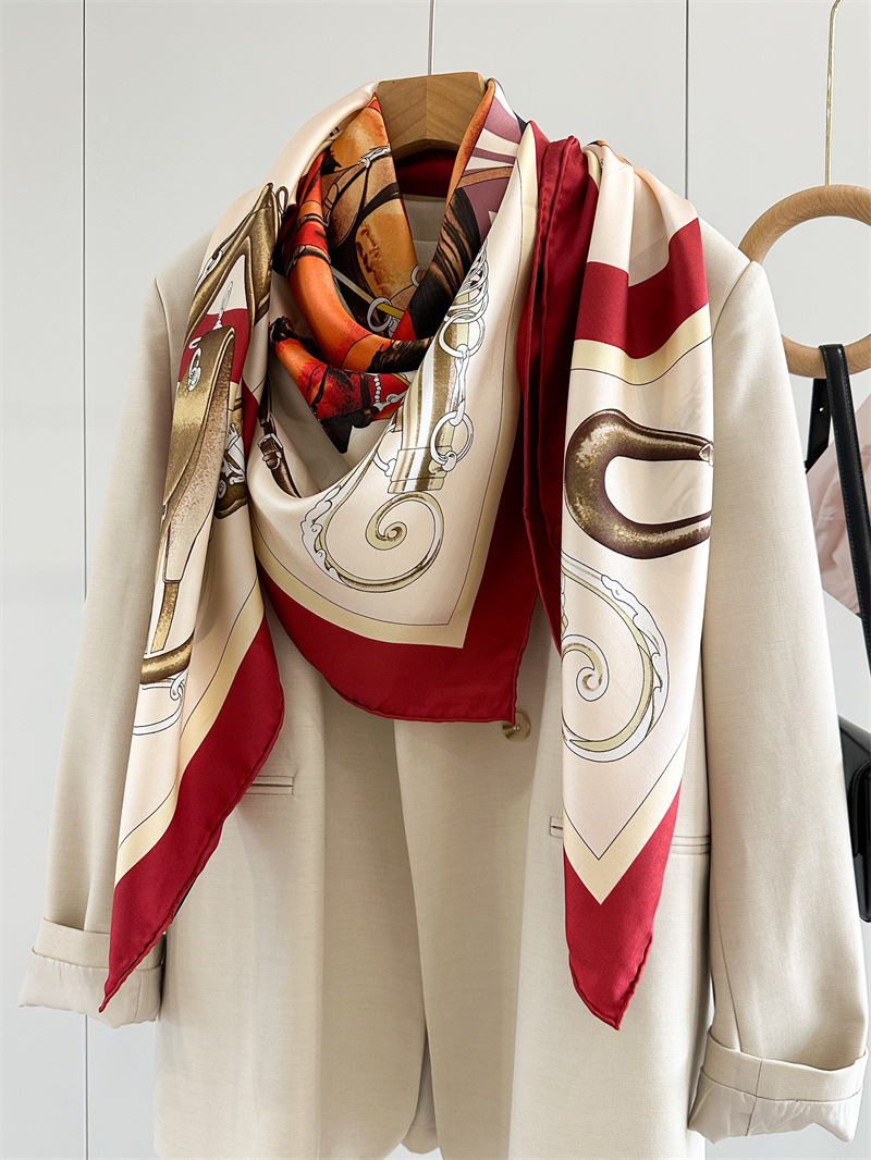 Horse Silk Scarf Luxury Design - đánh giá và giá Travel Accessories Designer